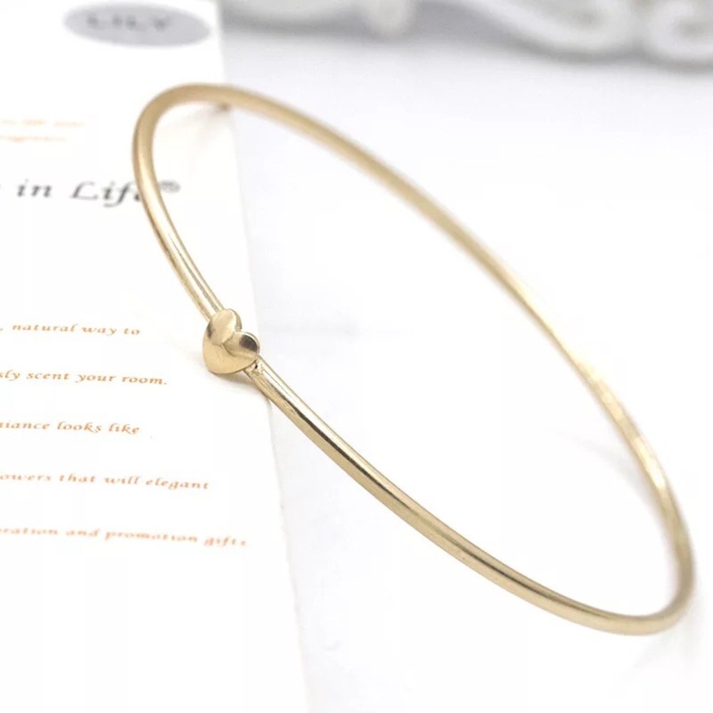 🎉 New Gold Plated Heart Bangle Bracelet
